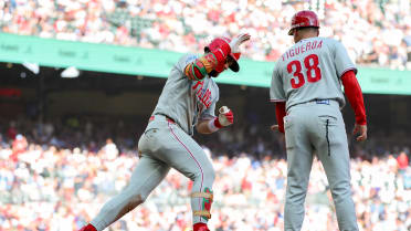 Bryce Harper empata partido con jonrón en 8va entrada