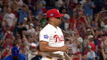 Jhoan Duran seals the Phillies' 15-3 win