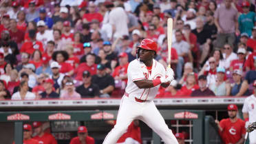 Héctor Rodríguez receives warm welcome in MLB debut