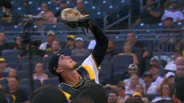 Bubba Chandler escapes bases-loaded jam