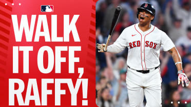 Rafael Devers pega el 1er jonrón de oro de su carrera