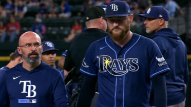 Bryan Baker sale del juego lesionado en la 9na