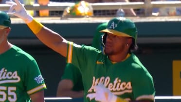 Leo De Vries' two-run homer