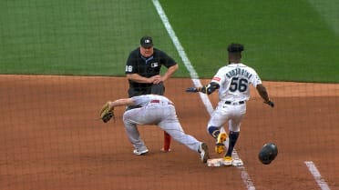 Randy Arozarena grounds out after Mariners challenge