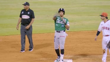 Pérez impulsa con doblete