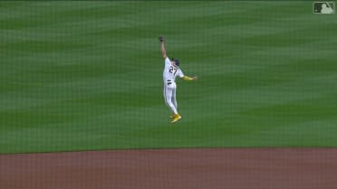 Willy Adames' leaping grab