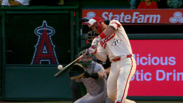Mike Trout desaparece la esférica 