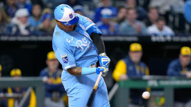 Royals take the lead with six-run inning