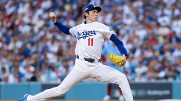 Roki Sasaki strikes out Bryson Stott swinging