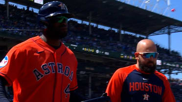Yordan Alvarez exits game with apparent injury
