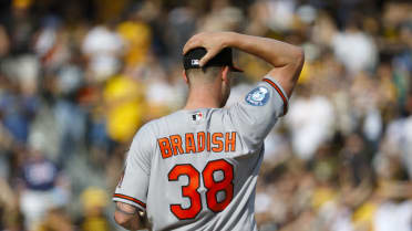 Kyle Bradish poncha a seis en cuatro entradas