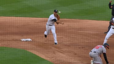 White Sox turn inning-ending double play in 3rd