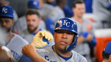 Salvador Perez's solo home run (19)