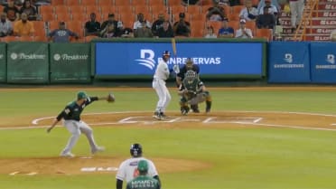 Manuel Peña impulsa dos con hit