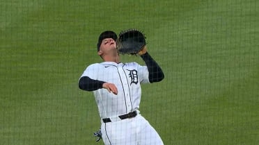 Spencer Torkelson's falling catch