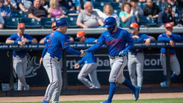 Luis Torrens' solo home run