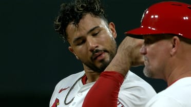 Iván Herrera recibe base por golpe