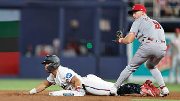 Heriberto Hernández ruled safe at second after review