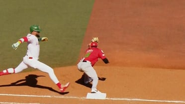 Abdiel Mendoza induces inning-ending double play