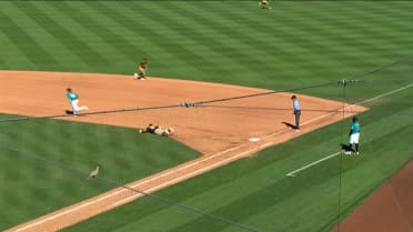 Nick Castellanos hace una gran jugada en primera