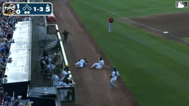 Dayan Frias' sliding catch