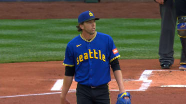 Logan Gilbert strikes out Evan Carter