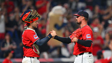 Shawn Armstrong seals the Guardians' 13-4 win