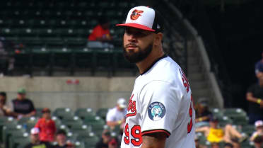 Gary Sánchez takes the mound in the 9th