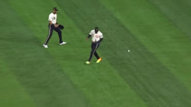 Adolis García drops a routine fly ball