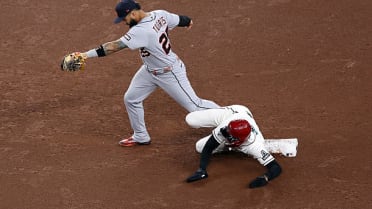 Jordan Lawlar is safe at second after review