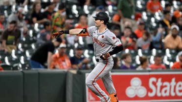 Mike Yastrzemski's leadoff home run (17)