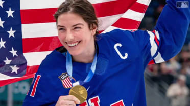 Hilary Knight throws out first pitch for Mariners