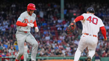 Willson Contreras se desliza y corre a 1ra para el out