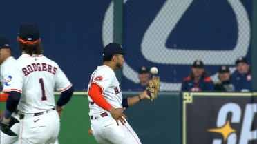 Jeremy Peña's over-the-shoulder catch