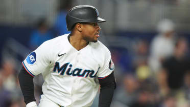 Xavier Edwards solo homer (5)