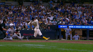 Andrew Vaughn pega 3 hits e impulsa 6