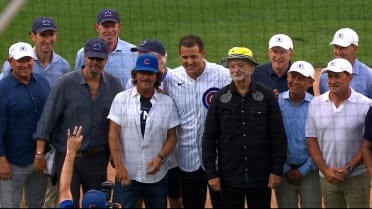 Chicago celebrities throw out first pitch 