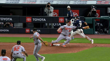 Steven Kwan es out tras una revisión