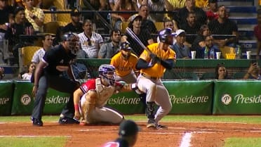 Leody Taveras pega el hit de la ventaja   