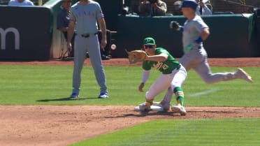 Nathaniel Lowe drives in a run after review