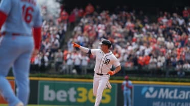 Kerry Carpenter trae dos con jonrón