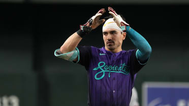 Corbin Carroll ties Drew with bases-clearing triple