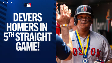 Rafael Devers ties a Red Sox HR record