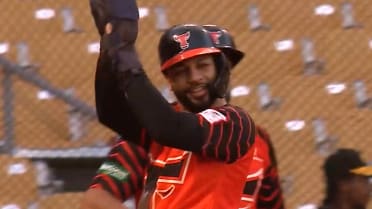 Bryan De La Cruz trae con sac fly