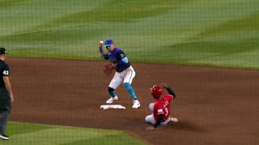 D-Backs turn two to end the 5th