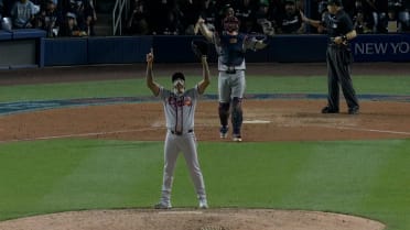 Bravos sellan triunfo con doble play