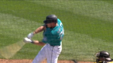 Luke Raley pega jonrón solitario