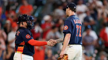 Josh Hader earns ninth save