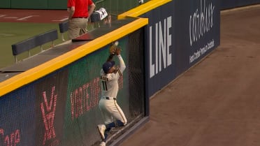 Jackson Chourio's great leaping catch