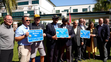 Manatee County honors Pirates legend Roberto Clemente